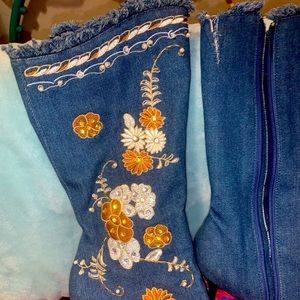 Blue Jean stitched fringe top boots size 8